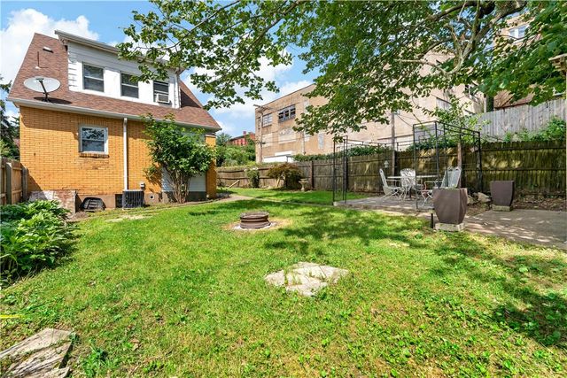 200 Wilbur St, Bon Air, PA 15210