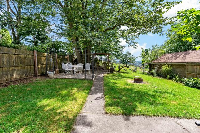 200 Wilbur St, Bon Air, PA 15210