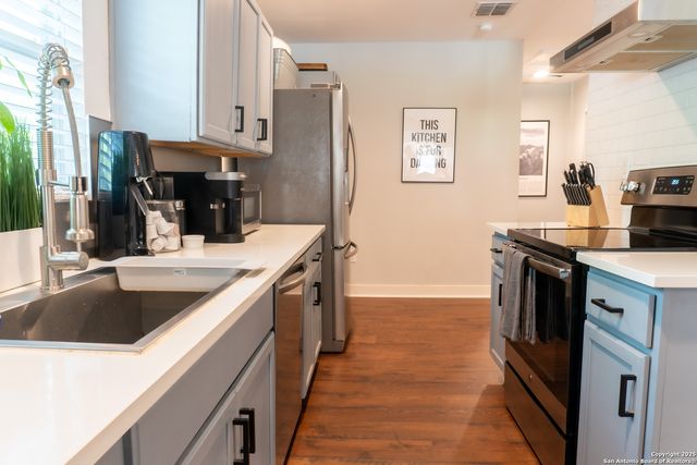1023 W ROSEWOOD AVE, San Antonio, TX 78201