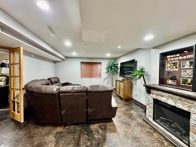 4720 Orellana Avenue, Cedar Falls, IA 50613