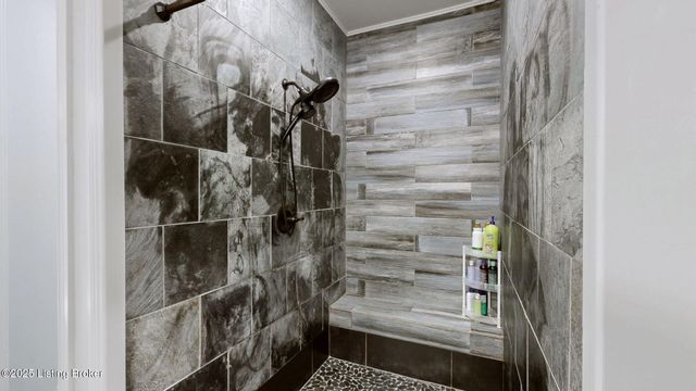 389 Fernwood Dr, Mt Washington, KY 40047