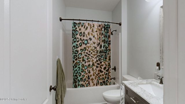 389 Fernwood Dr, Mt Washington, KY 40047