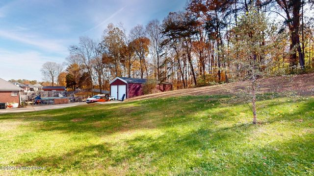 389 Fernwood Dr, Mt Washington, KY 40047