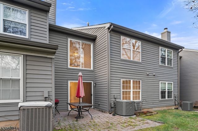 8 Brookline Ct, Montgomery Twp., NJ 08540