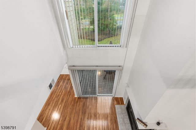 8 Brookline Ct, Montgomery Twp., NJ 08540