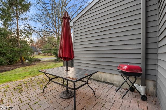 8 Brookline Ct, Montgomery Twp., NJ 08540