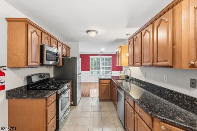 8 Brookline Ct, Montgomery Twp., NJ 08540