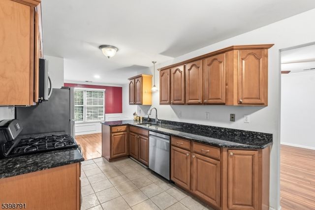 8 Brookline Ct, Montgomery Twp., NJ 08540