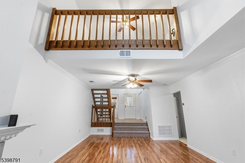 8 Brookline Ct, Montgomery Twp., NJ 08540