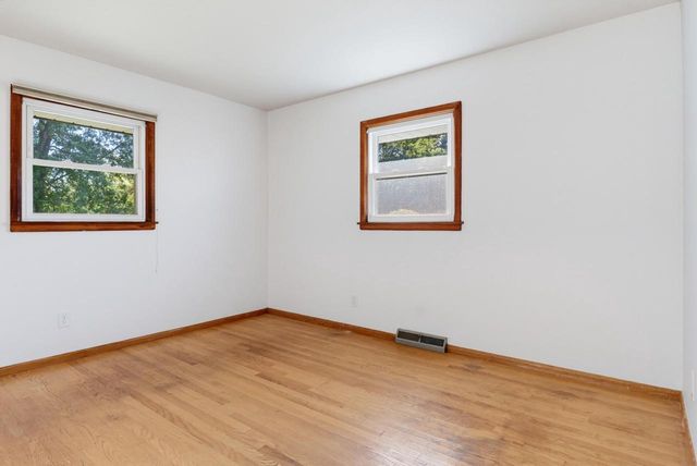 5421 Laura LANE, Greendale, WI 53129