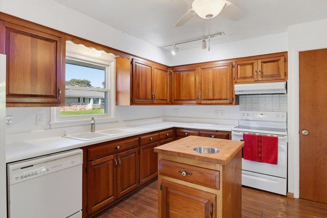 5421 Laura LANE, Greendale, WI 53129