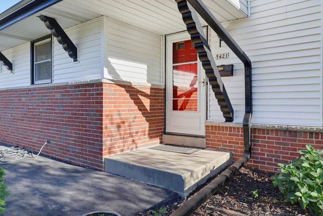 5421 Laura LANE, Greendale, WI 53129