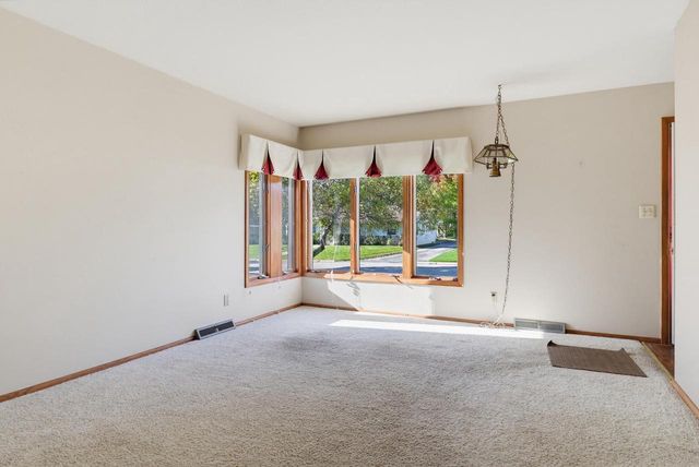 5421 Laura LANE, Greendale, WI 53129