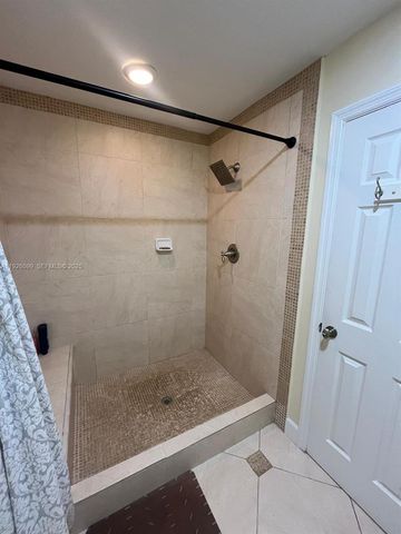 16233 Laurel Dr 17, Weston, FL 33326