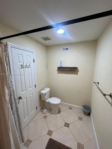 16233 Laurel Dr 17, Weston, FL 33326