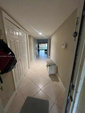 16233 Laurel Dr 17, Weston, FL 33326