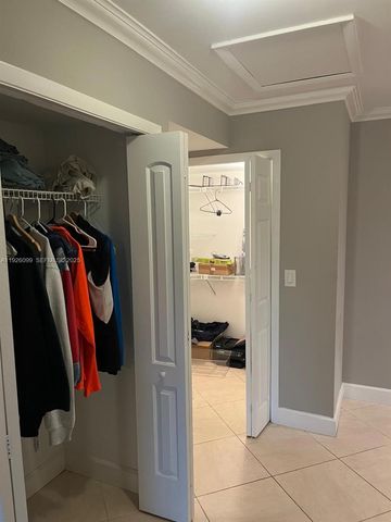 16233 Laurel Dr 17, Weston, FL 33326