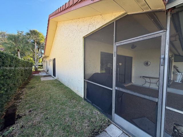 16233 Laurel Dr 17, Weston, FL 33326