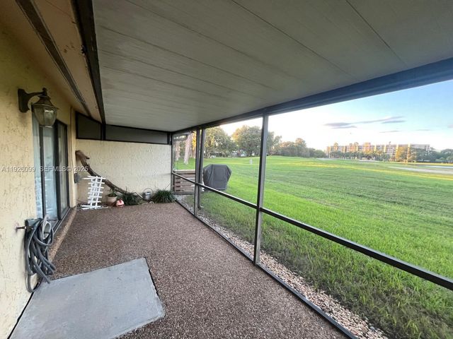 16233 Laurel Dr 17, Weston, FL 33326