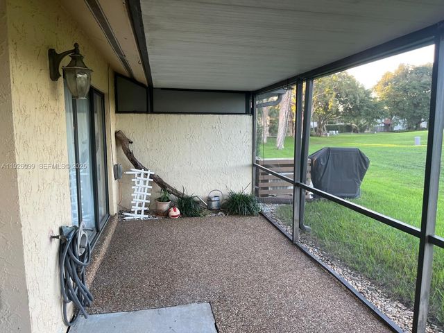 16233 Laurel Dr 17, Weston, FL 33326