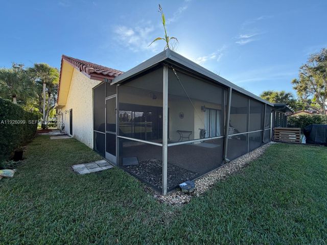 16233 Laurel Dr 17, Weston, FL 33326