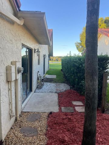 16233 Laurel Dr 17, Weston, FL 33326