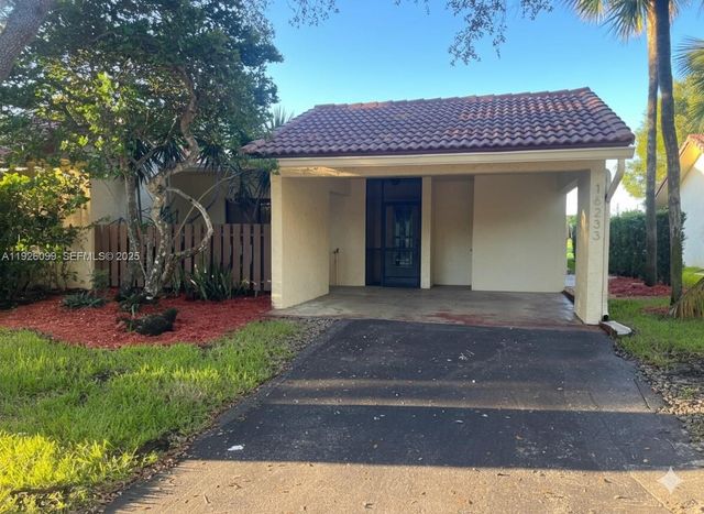 16233 Laurel Dr 17, Weston, FL 33326
