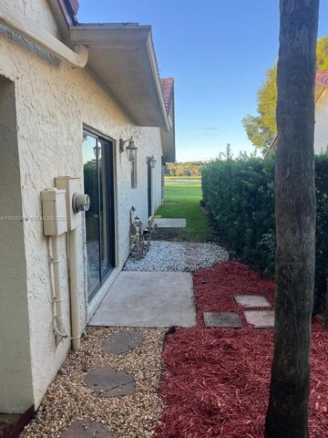 16233 Laurel Dr 17, Weston, FL 33326