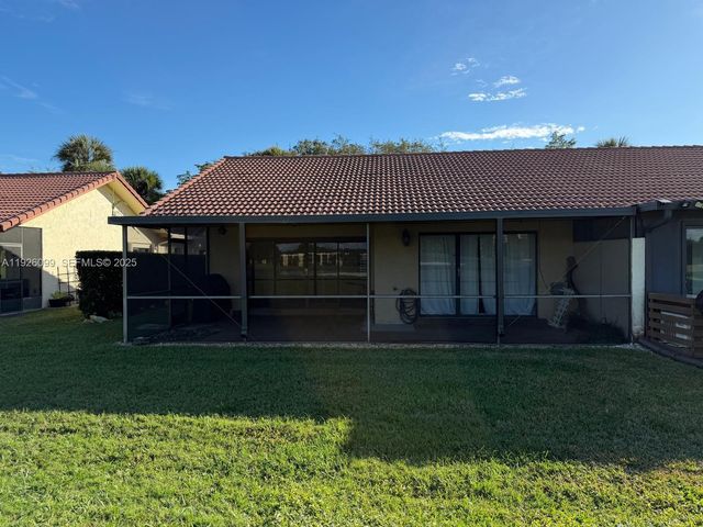 16233 Laurel Dr 17, Weston, FL 33326