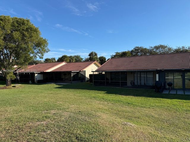 16233 Laurel Dr 17, Weston, FL 33326