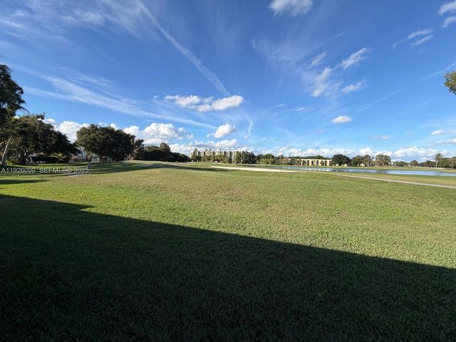 16233 Laurel Dr 17, Weston, FL 33326