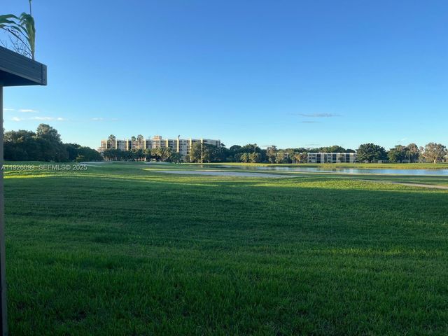 16233 Laurel Dr 17, Weston, FL 33326