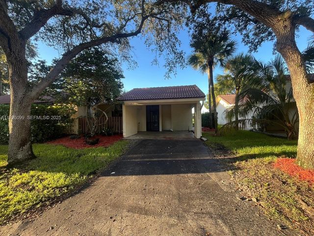 16233 Laurel Dr 17, Weston, FL 33326