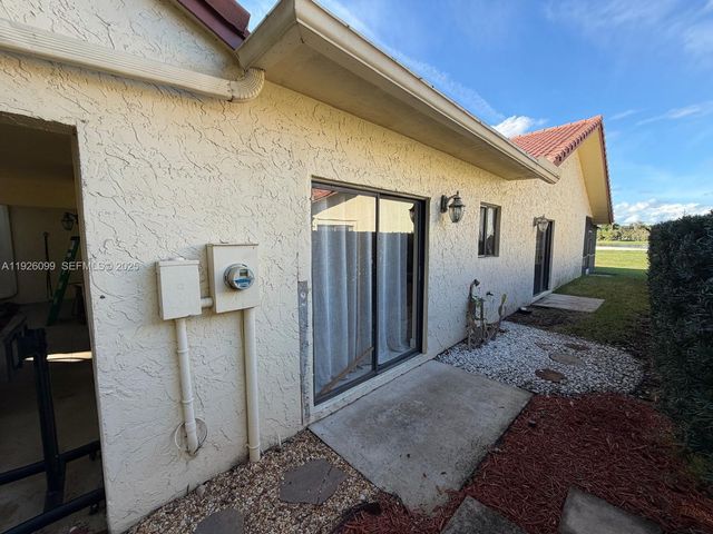 16233 Laurel Dr 17, Weston, FL 33326