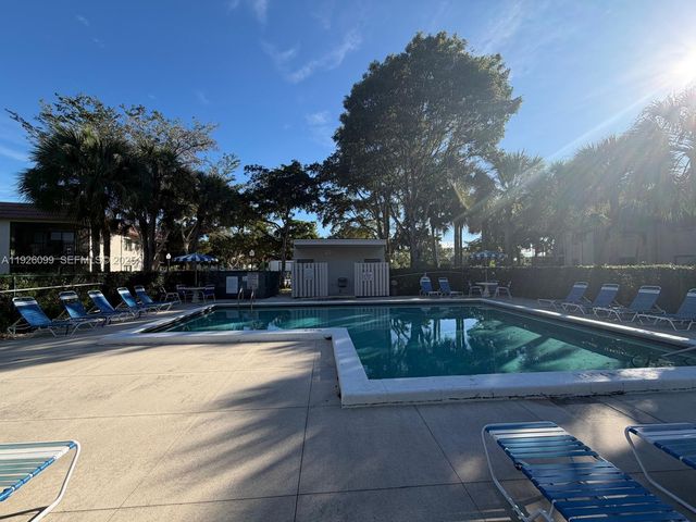 16233 Laurel Dr 17, Weston, FL 33326