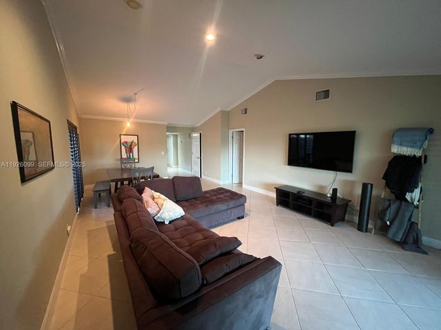 16233 Laurel Dr 17, Weston, FL 33326