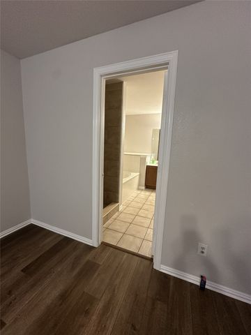 619 Mary Wilson Drive, Lancaster, TX 75146