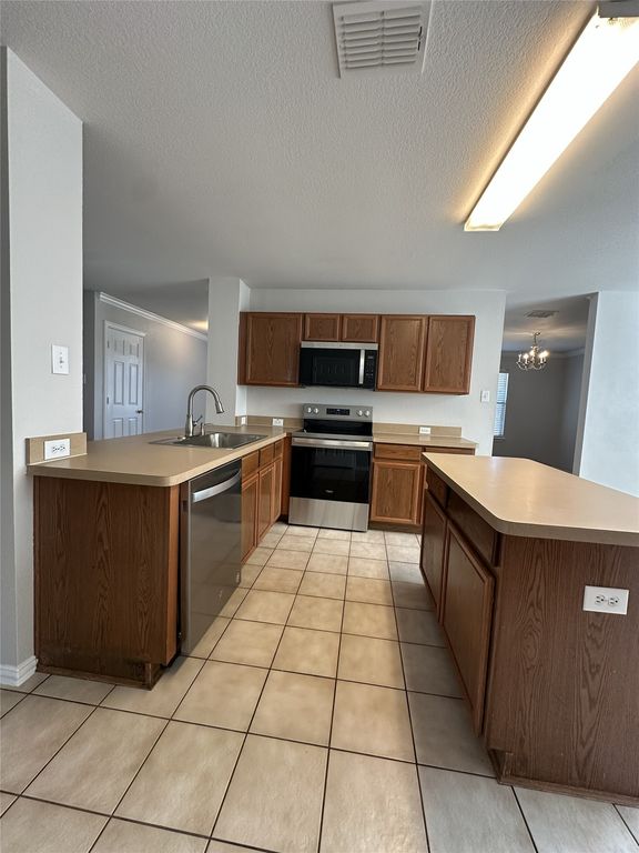 619 Mary Wilson Drive, Lancaster, TX 75146