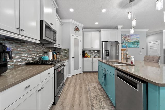 7504 LANTERN PARK AVENUE, Apollo Beach, FL 33572