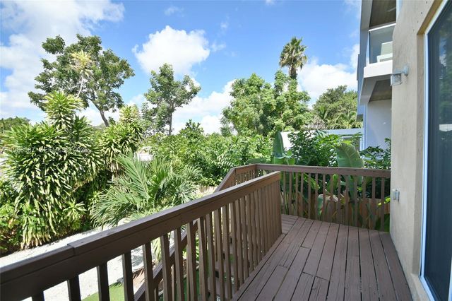 2780 SW 33 AVE, Miami, FL 33133