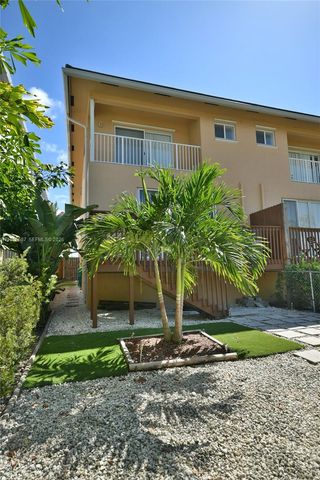 2780 SW 33 AVE, Miami, FL 33133