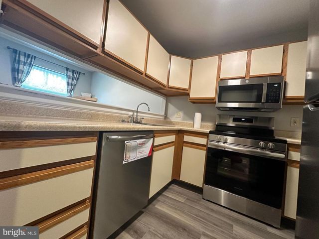 1338-F W WYOMISSING BLVD, West Lawn, PA 19609