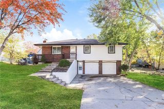 6705 NW Hidden Valley Road, Parkville, MO 64152