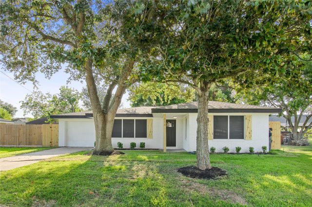 316 S Noble Road, Texas City, TX 77591