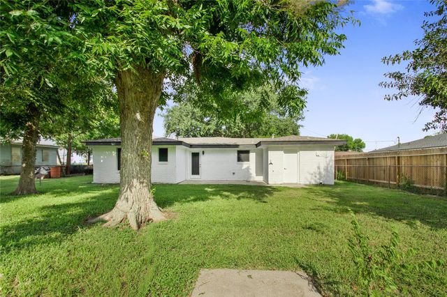 316 S Noble Road, Texas City, TX 77591