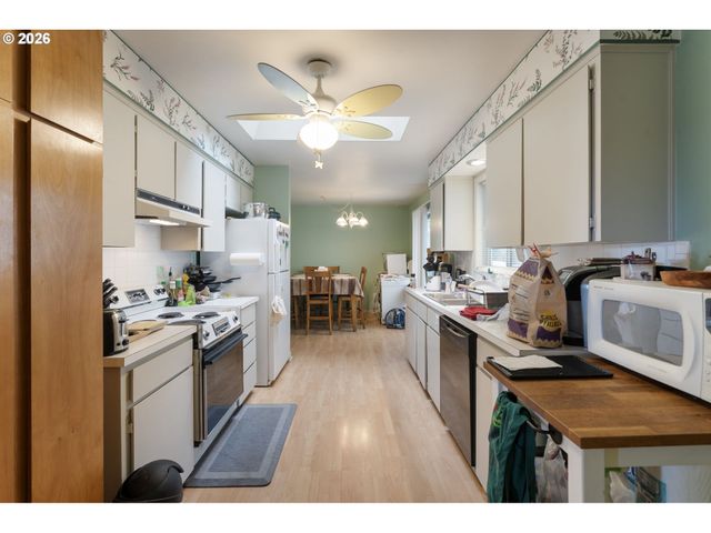 3142 22ND Ave, Forest Grove, OR 97116