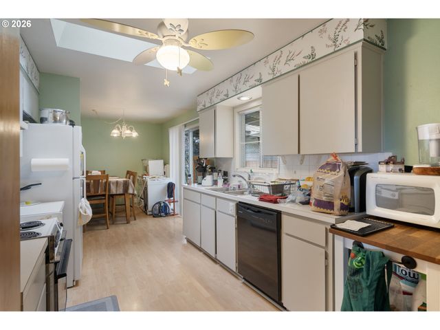 3142 22ND Ave, Forest Grove, OR 97116