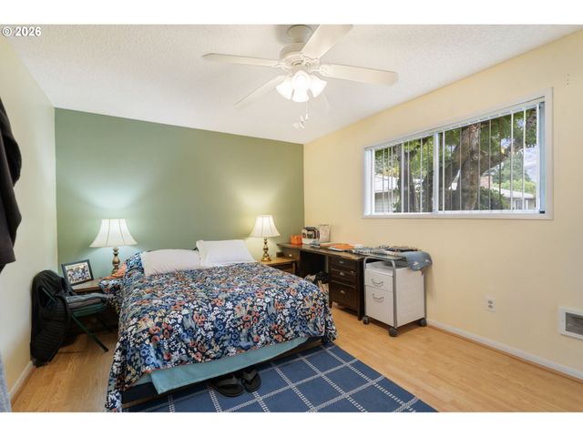3142 22ND Ave, Forest Grove, OR 97116