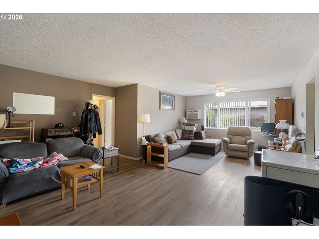 3142 22ND Ave, Forest Grove, OR 97116