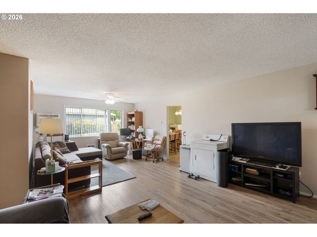 3142 22ND Ave, Forest Grove, OR 97116